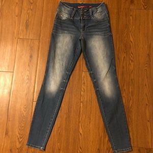 YMI WANNA BETTA BUTT? 3 BUTTON MID RISE JEANS!!